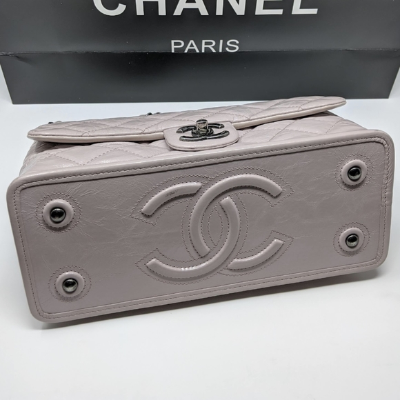 🦄🎉CHANEL Pink Bag Glazed Leather Flap Bag! Super Rare Color! Limited Edition - Picture 9 of 16